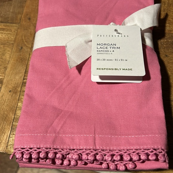 Pottery Barn Morgan Lace Trim Set Of 4 Napkin’s BNWT - Picture 2 of 5